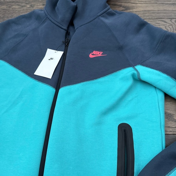 Nike tech sweater - Picture 2 of 3